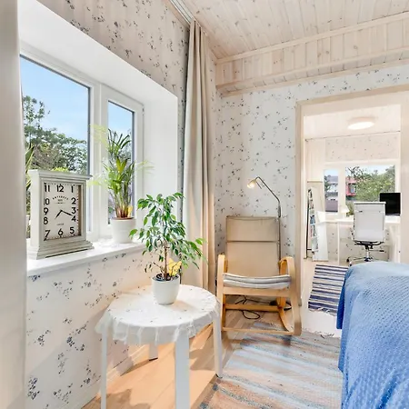 3 Bedroom Family With Huge Garden & Free Parking Feriehus *