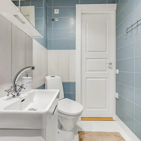 3 Bedroom Family With Huge Garden & Free Parking