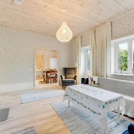 3 Bedroom Family With Huge Garden & Free Parking Feriehus