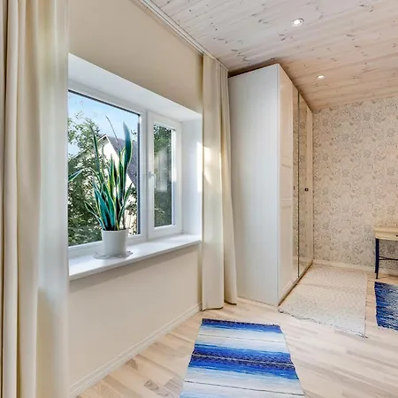 Σπίτι διακοπών 3 Bedroom Family With Huge Garden & Free Parking Ταλίν