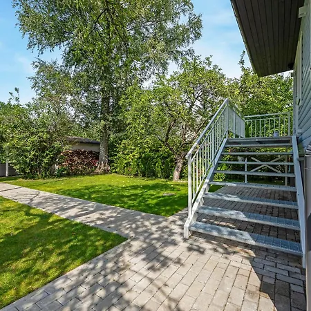 3 Bedroom Family With Huge Garden & Free Parking Σπίτι διακοπών Ταλίν