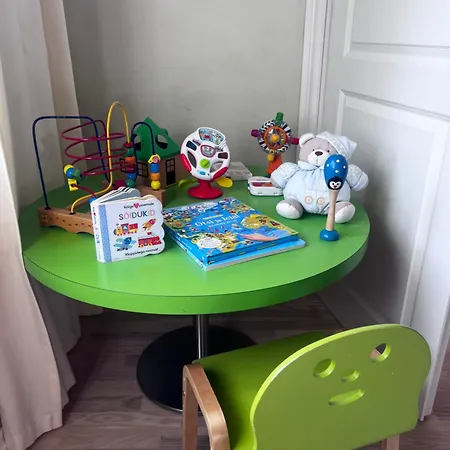 3 Bedroom Family With Huge Garden & Free Parking Feriehus *