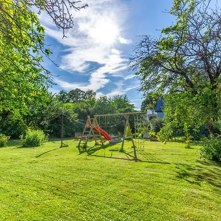 3 Bedroom Family With Huge Garden & Free Parking * Ταλίν