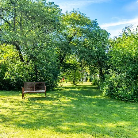 3 Bedroom Family With Huge Garden & Free Parking Σπίτι διακοπών *