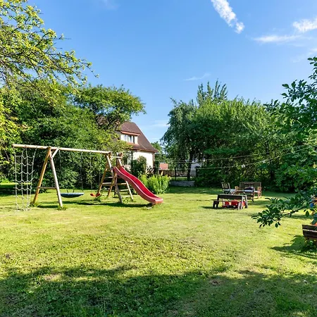 3 Bedroom Family With Huge Garden & Free Parking Σπίτι διακοπών Ταλίν